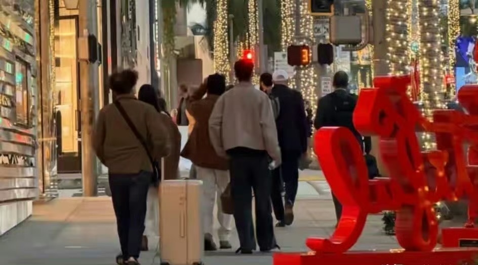 Bằng chứng hẹn hò bí mật Team qua đường ghi lại cảnh hẹn hò