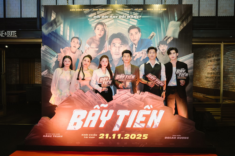 Dàn diễn viên phim Bẫy tiền tại buổi giới thiệu