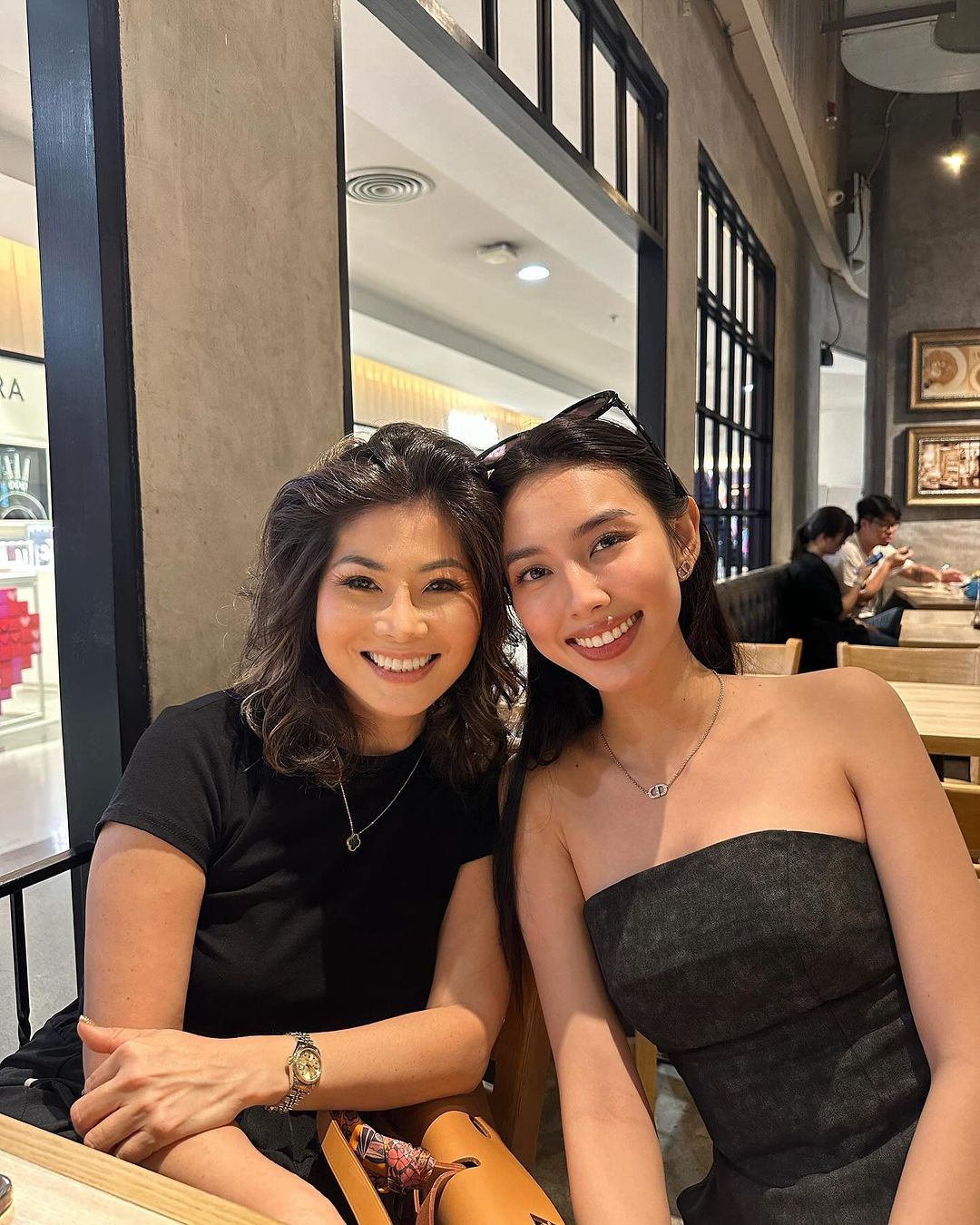 Thuỳ Tiên và bà Teresa từng rất gắn bó, thân thiết