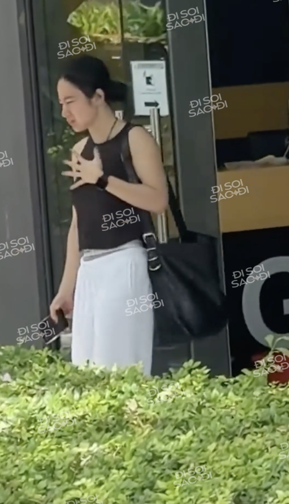 Cơ bắp tay Angela không cuồn cuộn như trên MXH Angela Phương Trinh cơ bắp tay thực tế