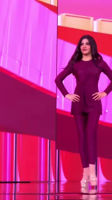 Đại diện UAE mặc kín đáo thi bikini