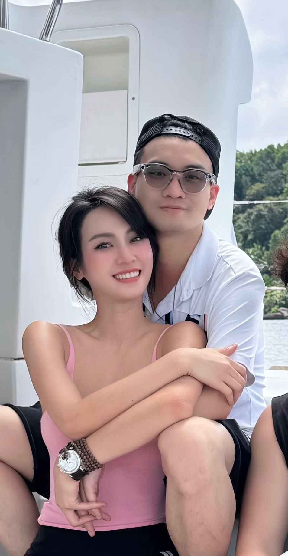 Vũ Thúy Quỳnh và Đức Phạm công khai tình cảm