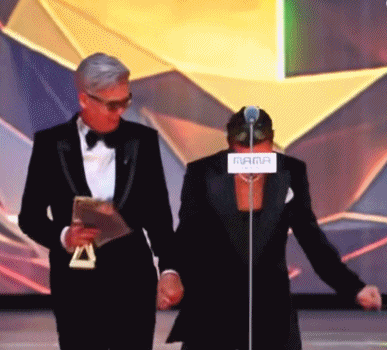 Châu Nhuận Phát phấn khích khi trao giải