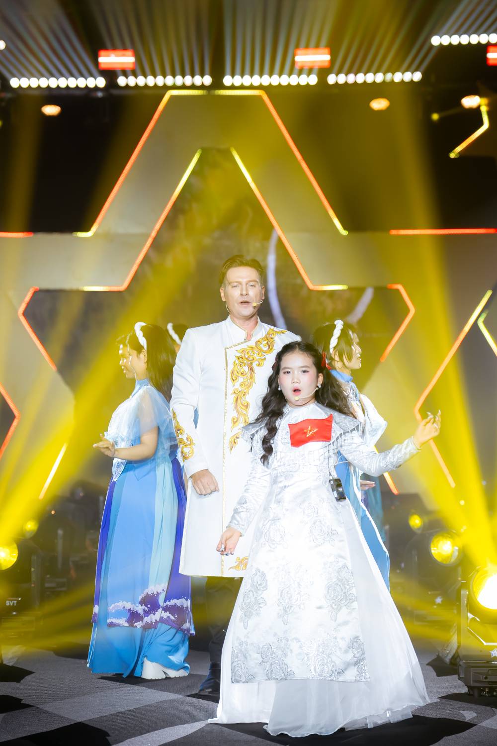 Kyo York và Gabi Bảo Uyên chung sân khấu