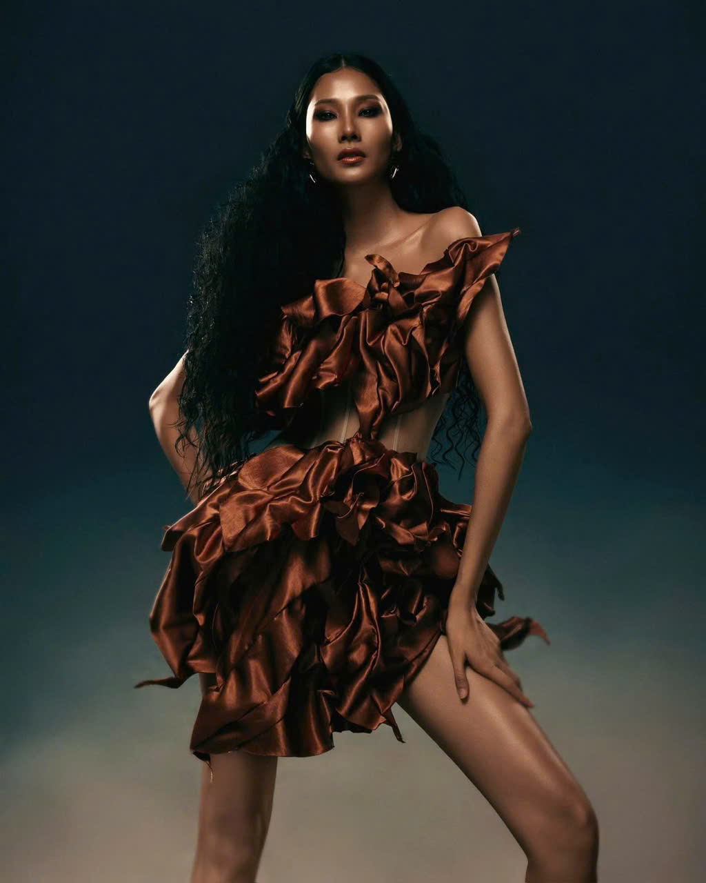 Người mẫu Hoàng Thùy