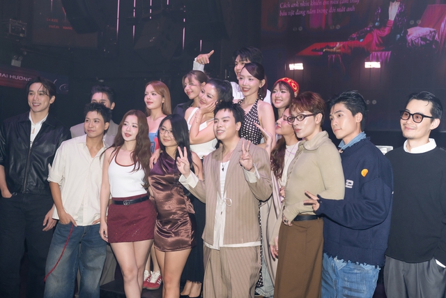 Nghệ sĩ chúc mừng Văn Mai Hương