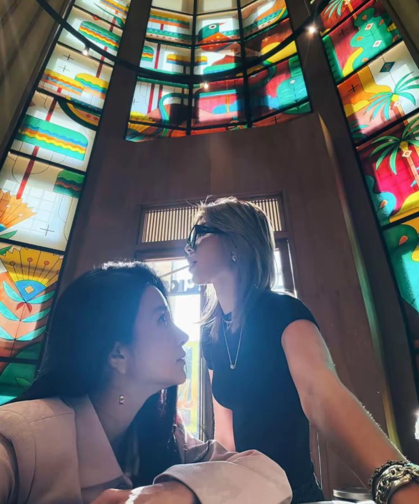 Mối quan hệ được cư dân mạng quan tâm