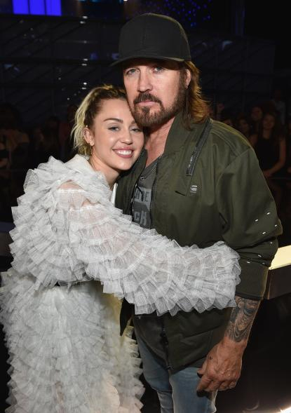 Billy Ray Cyrus phản bác cáo buộc về Miley