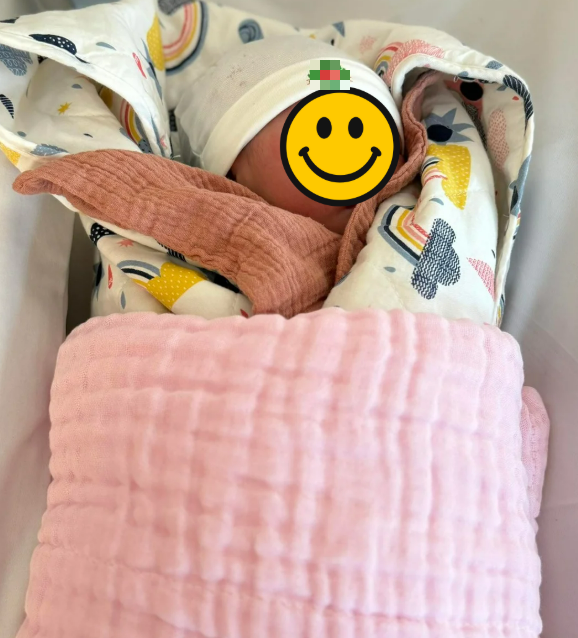 Hà Lê chia sẻ hình ảnh con đầu lòng