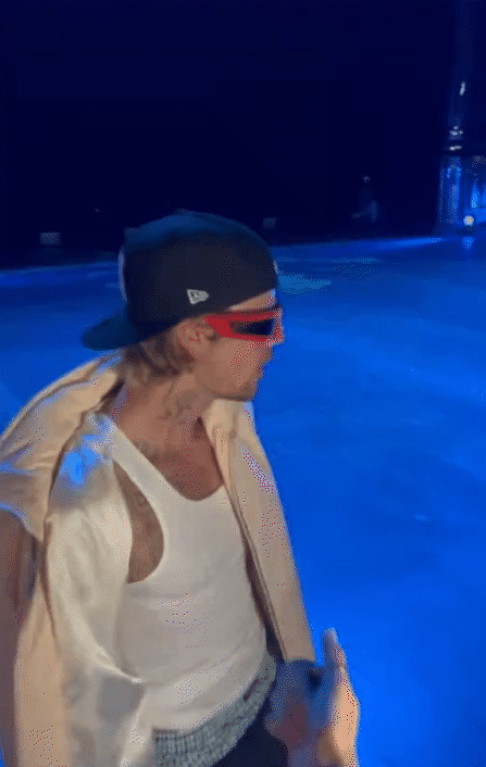 Nam ca sĩ còn không cần ăn diện cầu kì Justin Bieber giản dị tại tiệc cưới