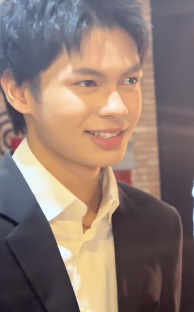 Thần thái cuốn hút của Trần Bờm