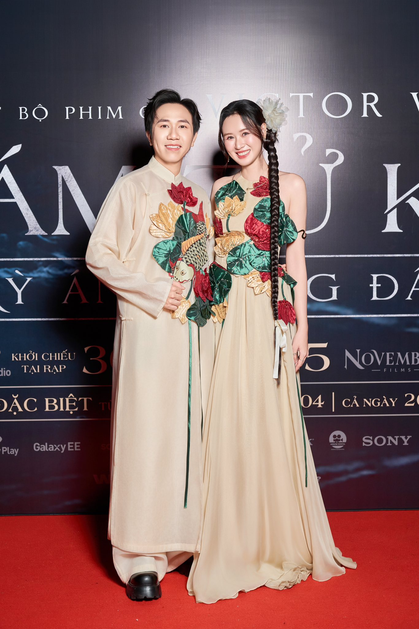 Anh Đức chăm chỉ tháp tùng bà xã tham dự các sự kiện.