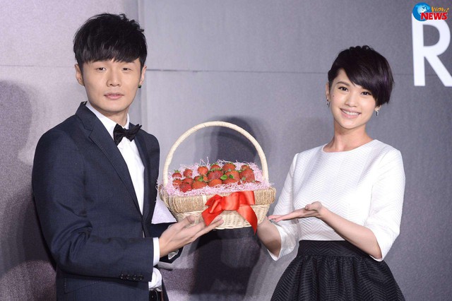 Dương Thừa Lâm bay tới Úc cùng ông xã Dương Thừa Lâm tại Úc vào thời điểm hôn lễ bạn thân diễn ra