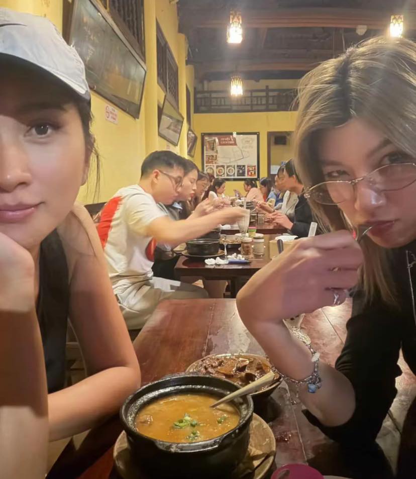 Đồng Ánh Quỳnh và Kim Tuyến kè kè bên nhau