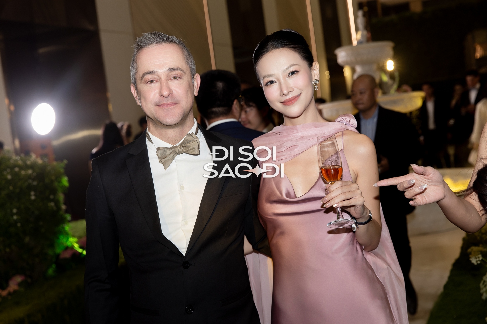 Hoa hậu Phương Khánh nền nã xuất hiện Phương Khánh tại đám cưới Tiên Nguyễn