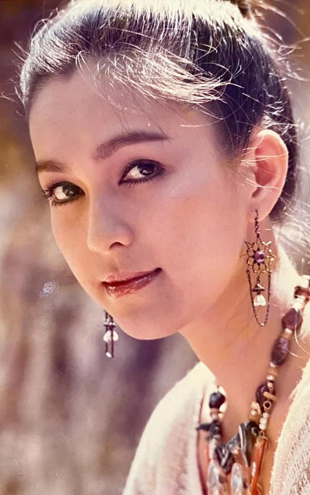 Diễm My lúc trẻ với vẻ đẹp thanh tú